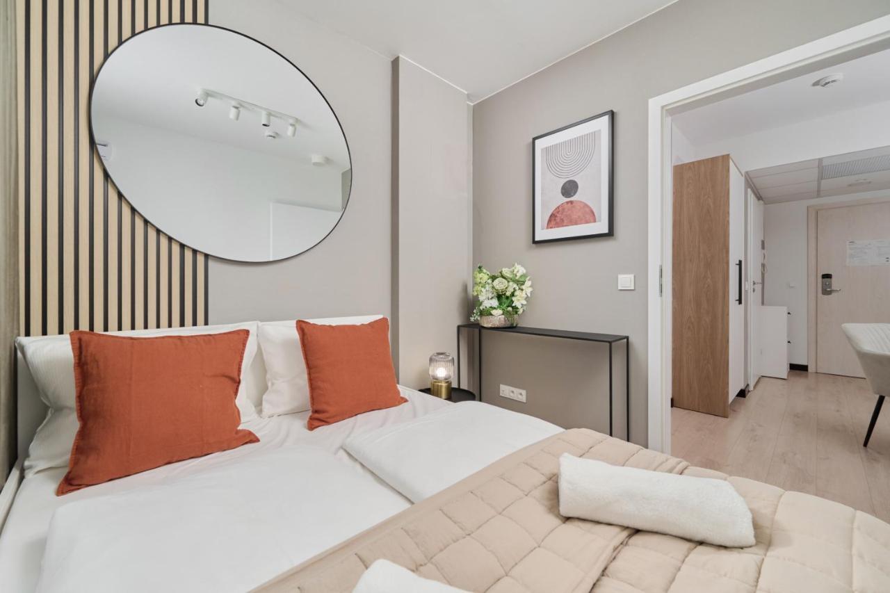 Wroclavia Apartments Dyrekcyjna By Noclegi Renters Wrocław Exteriör bild